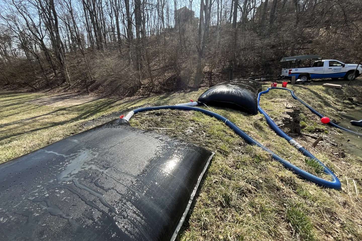 dewatering bags for targeted hydraulic dredging