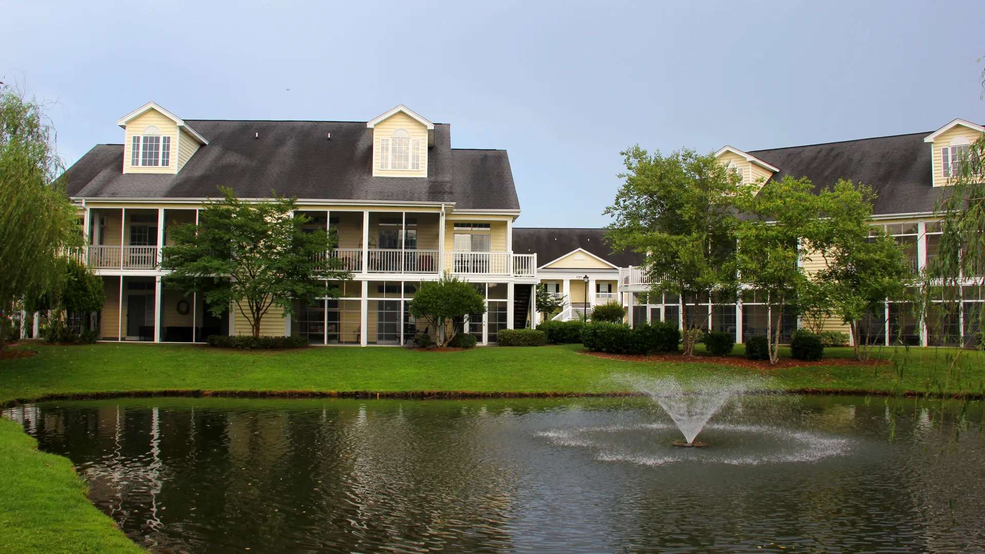 hoa pond